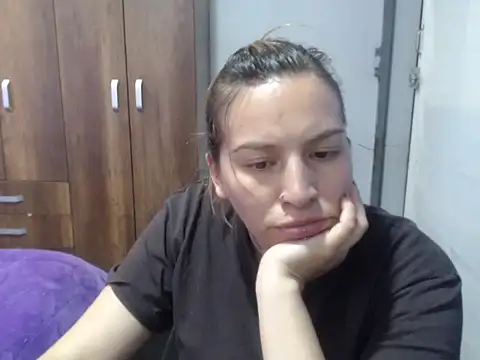 cloequeen15 online show from November 14, 3:33 pm