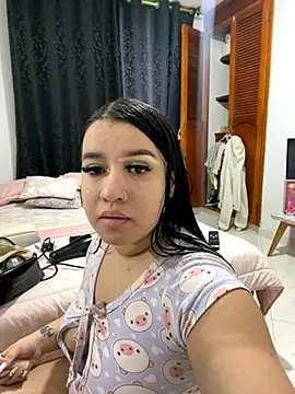 Aliciawhitee online show from November 15, 12:08 am