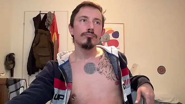 Snapshot of sunZfun chatting on November 2, 10:39 am sunZfun online show from November 2, 10:39 am