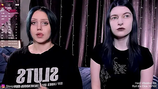 Snapshot of Threesomebabes chatting on February 28, 3:24 pm Threesomebabes online show from February 28, 3:24 pm