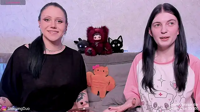 Snapshot of Threesomebabes chatting on May 16, 5:45 pm Threesomebabes online show from May 16, 5:45 pm