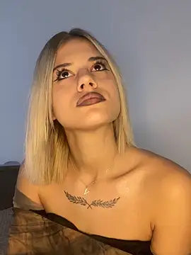 Snapshot of AishaKali chatting on October 9, 7:50 am AishaKali online show from October 9, 7:50 am