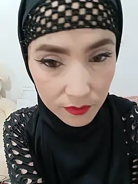 Snapshot of jamila_zair chatting on June 12, 1:21 pm jamila zair online show from June 12, 1:21 pm