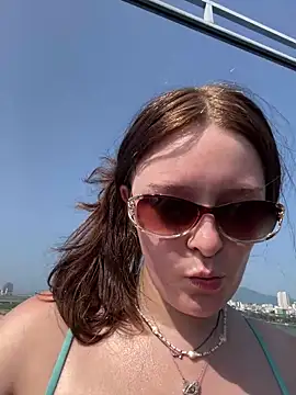 cherryrosealiee online show from February 21, 7:20 am