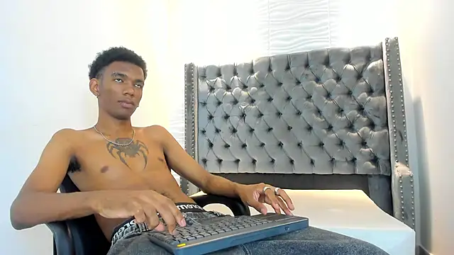 Snapshot of nero_reyd chatting on April 22, 7:15 pm nero reyd online show from April 22, 7:15 pm