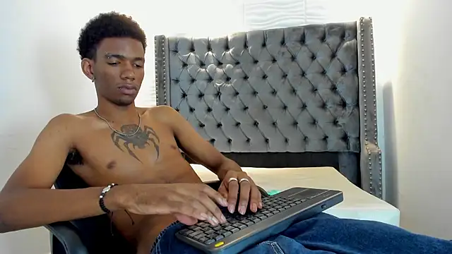 Snapshot of nero_reyd chatting on May 11, 7:22 pm nero reyd online show from May 11, 7:22 pm