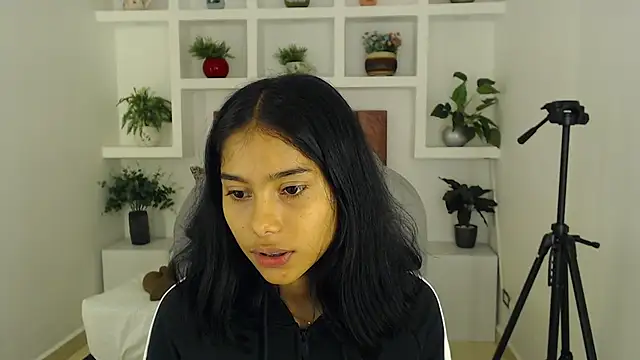 Milaa Star  online show from February 7, 4:05 am