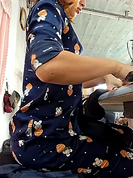 irina hana online show from December 3, 12:40 am