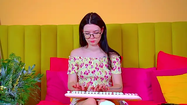 MelissaMays online show from December 16, 7:19 pm