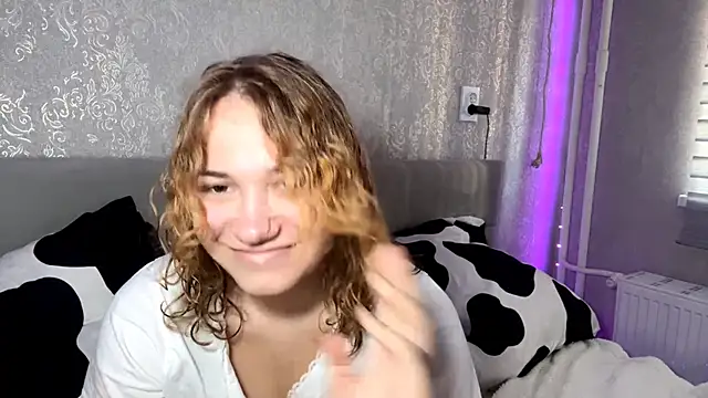 Snapshot of SunPunnyGirl chatting on September 30, 7:46 am SunPunnyGirl online show from September 30, 7:46 am
