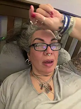 dieseldame1313 online show from February 12, 2:24 am