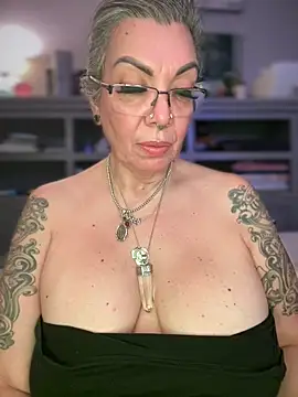 dieseldame1313 online show from March 6, 1:13 am