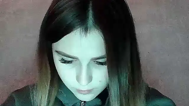 Snapshot of SweetLoraa chatting on November 11, 1:44 pm SweetLoraa online show from November 11, 1:44 pm