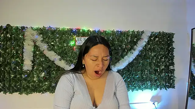 BellaRoux1 online show from December 17, 12:00 pm