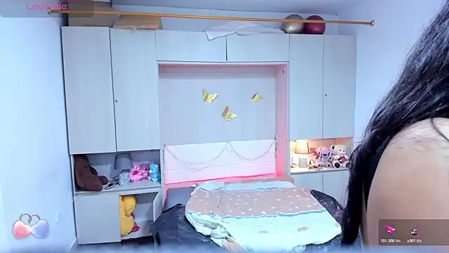 LilyWhitney online show from March 29, 4:23 am