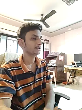 Snapshot of yung_cplz chatting on December 19, 8:10 am yung cplz online show from December 19, 8:10 am