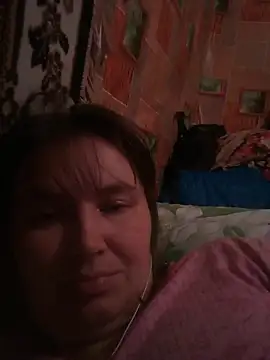Snapshot of Romashka33011 chatting on November 2, 5:37 pm Romashka33011 online show from November 2, 5:37 pm