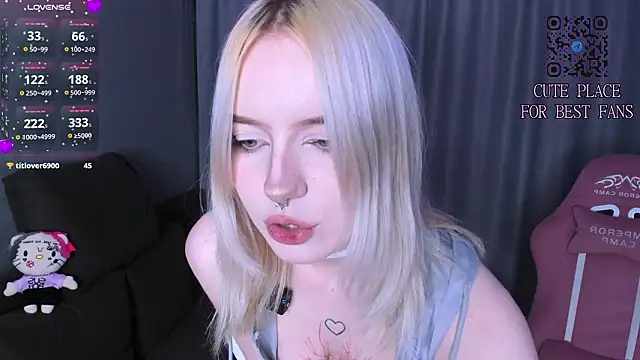 Snapshot of godlikegirlyy chatting on March 16, 3:05 pm godlikegirlyy online show from March 16, 3:05 pm