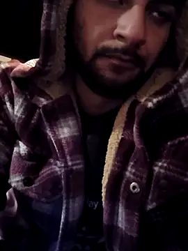 Julians26ne online show from April 18, 1:59 pm