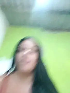 Snapshot of biancaalvess chatting on April 15, 6:37 pm biancaalvess online show from April 15, 6:37 pm