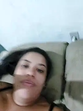 Snapshot of biancaalvess chatting on April 23, 12:29 pm biancaalvess online show from April 23, 12:29 pm