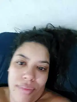 Snapshot of biancaalvess chatting on May 7, 9:25 am biancaalvess online show from May 7, 9:25 am