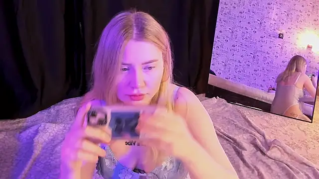 Lillie Berry online show from November 15, 4:21 am