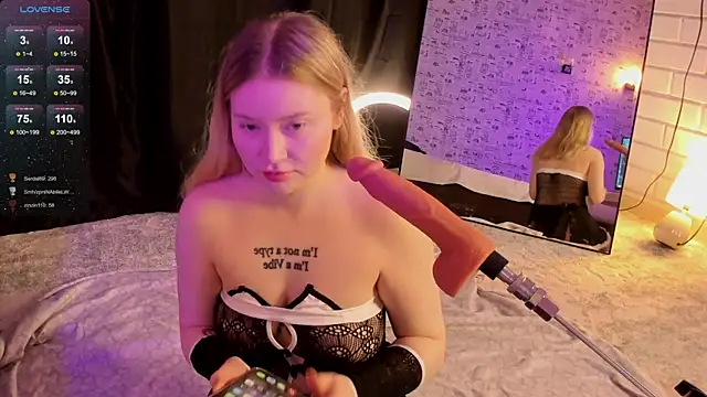 Lillie Berry online show from December 4, 4:33 am