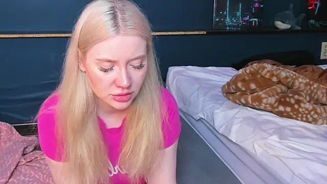 Lillie Berry online show from April 10, 4:28 am