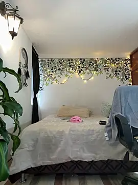 Snapshot of Oliver_11Ed chatting on March 30, 10:44 pm Oliver 11Ed online show from March 30, 10:44 pm