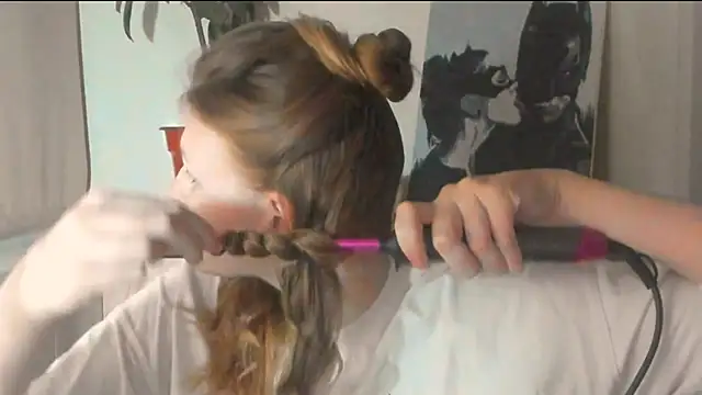 JuliaMuuun online show from March 21, 7:50 pm