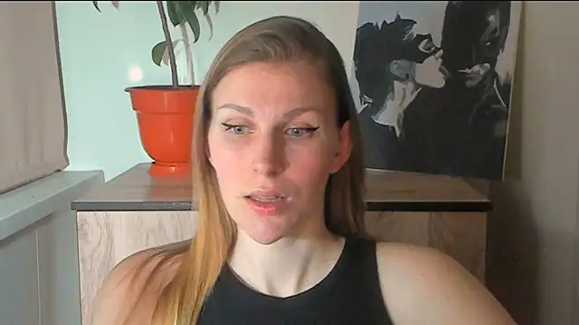 JuliaMuuun online show from March 23, 5:50 pm