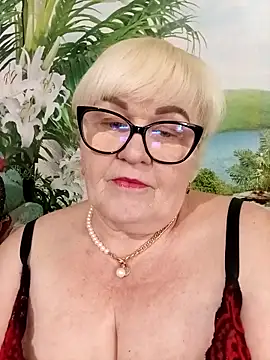 Snapshot of VioletSweet5566 chatting on May 20, 12:00 pm VioletSweet5566 online show from May 20, 12:00 pm