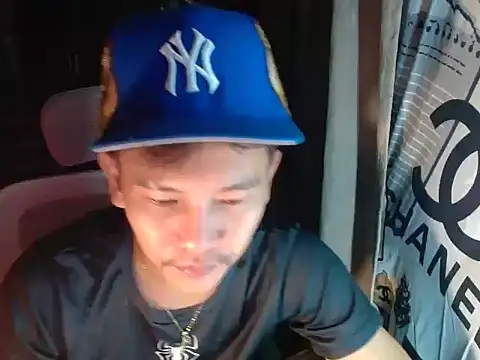 Snapshot of RalfAsian25 chatting on July 9, 10:52 am RalfAsian25 online show from July 9, 10:52 am