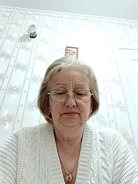 Snapshot of AlikaSwan5821 chatting on May 4, 7:21 pm AlikaSwan5821 online show from May 4, 7:21 pm
