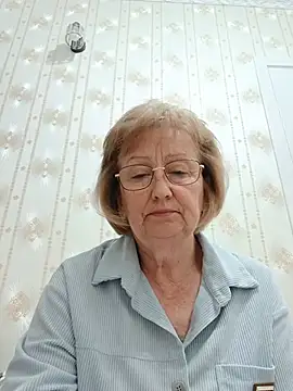 Snapshot of AlikaSwan5821 chatting on May 25, 7:42 pm AlikaSwan5821 online show from May 25, 7:42 pm