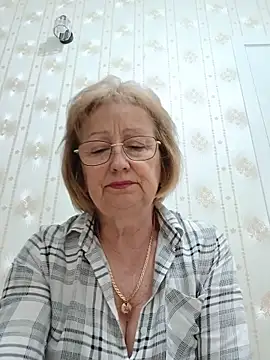 Snapshot of AlikaSwan5821 chatting on June 1, 7:37 pm AlikaSwan5821 online show from June 1, 7:37 pm