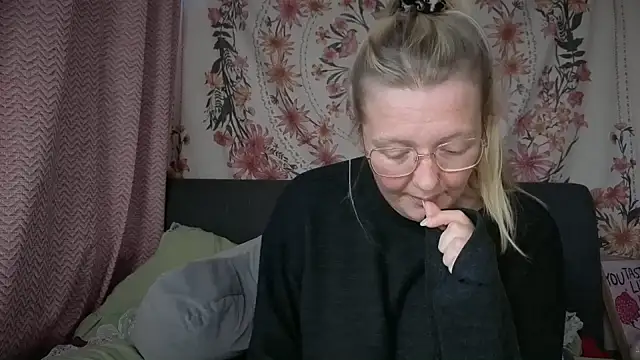 Daisyxoxo  online show from December 5, 9:40 am