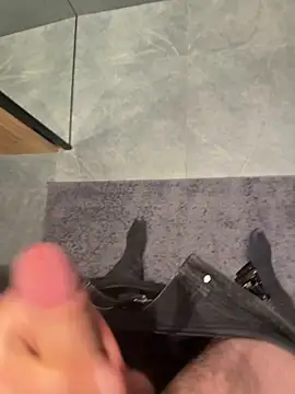 Snapshot of cumshot_foryou chatting on April 5, 12:19 am cumshot foryou online show from April 5, 12:19 am