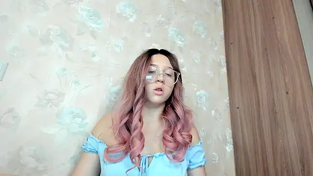 Snapshot of Stephanie_Hills chatting on September 10, 7:41 am Stephanie Hills online show from September 10, 7:41 am