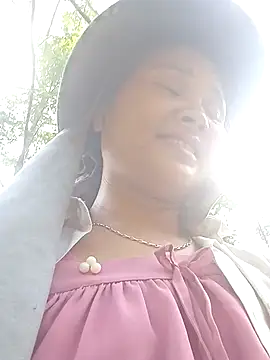 Snapshot of Heulwen-22 chatting on October 19, 2:12 am Heulwen-22 online show from October 19, 2:12 am