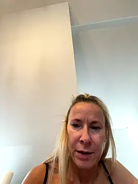 blondi2077 online show from October 11, 10:47 am