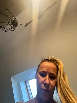 blondi2077 online show from October 25, 1:29 pm