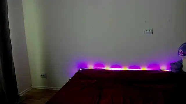 Snapshot of Alice_next_door chatting on September 9, 12:15 pm Alice next door online show from September 9, 12:15 pm