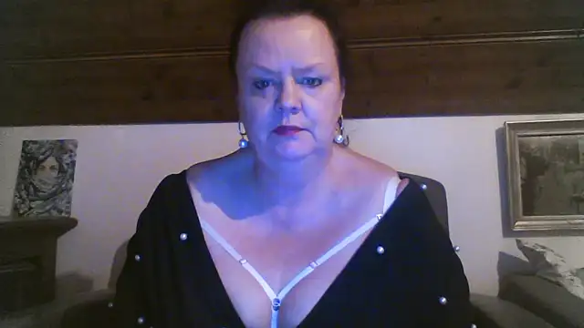 TiffanyMature online show from April 10, 8:24 pm