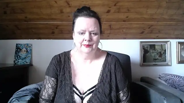 Snapshot of TiffanyMature chatting on April 24, 9:12 am TiffanyMature online show from April 24, 9:12 am