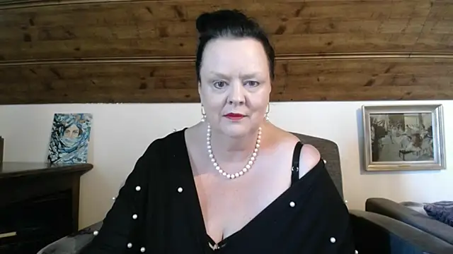 Snapshot of TiffanyMature chatting on April 27, 2:15 pm TiffanyMature online show from April 27, 2:15 pm