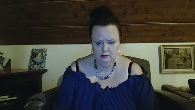 Snapshot of TiffanyMature chatting on May 4, 8:05 pm TiffanyMature online show from May 4, 8:05 pm