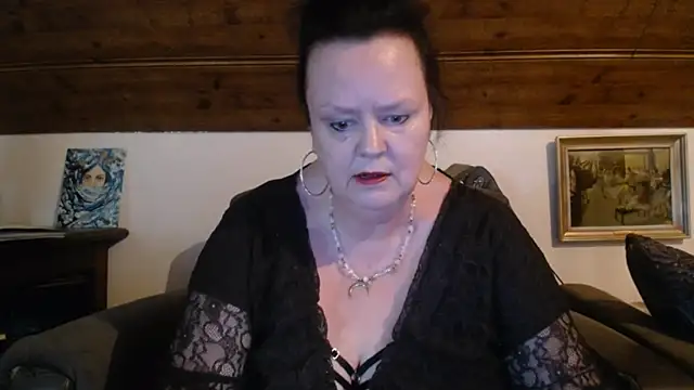 Snapshot of TiffanyMature chatting on May 11, 2:12 pm TiffanyMature online show from May 11, 2:12 pm