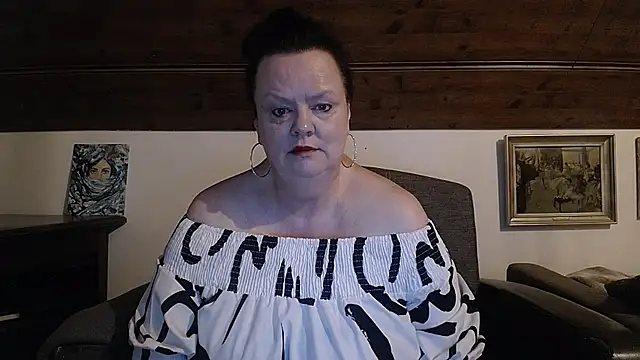 Snapshot of TiffanyMature chatting on May 21, 7:04 am TiffanyMature online show from May 21, 7:04 am